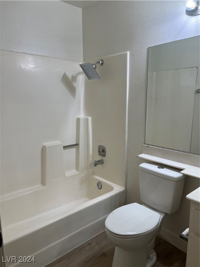 Guest Hall Bathroom | Image 10