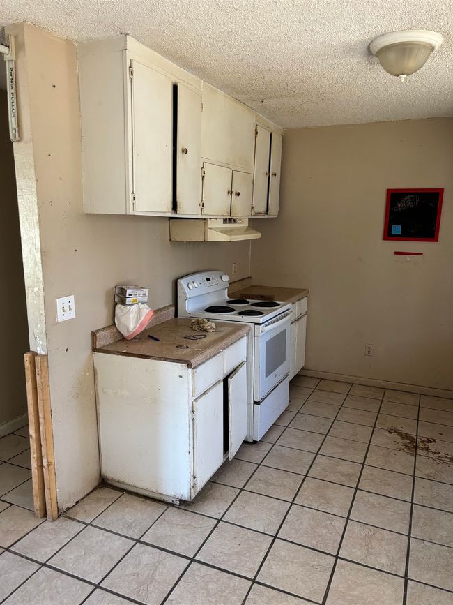 303 Sandra St, House other with 4 bedrooms, 2 bathrooms and null parking in PERRY FL | Image 4