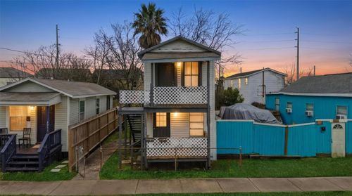 3913 Winnie St, Galveston, TX, 77550-1246 | Card Image