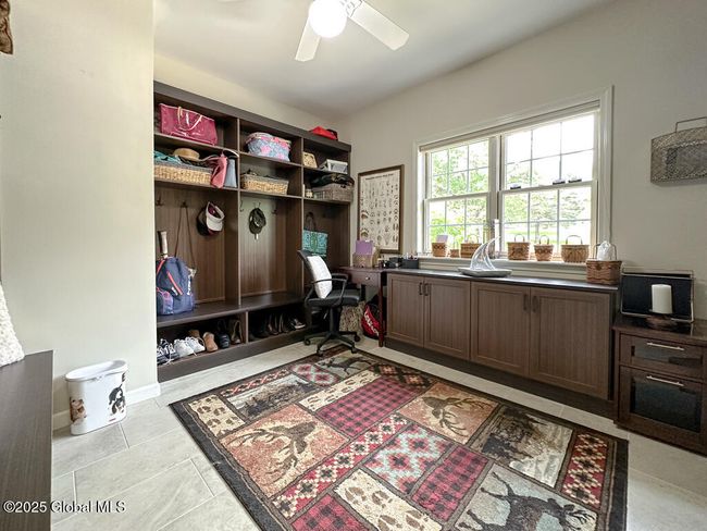Mud room | Image 18