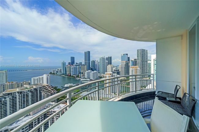 APT-3803 - 848 Brickell Key Dr, Condo with 1 bedrooms, 2 bathrooms and null parking in Miami FL | Image 5