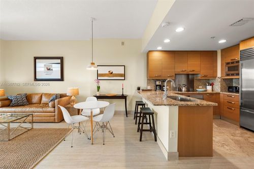 ph04-3540 Main Hwy, Coconut Grove, FL, 33133-5933 | Card Image