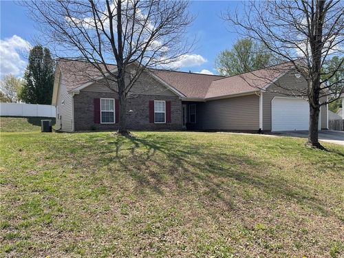 705 Eagle Point Dr, Kernersville, NC, 27284-7733 | Card Image