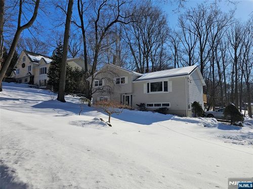 567 Stellman Rd, River Vale, NJ, 07675-6127 | Card Image