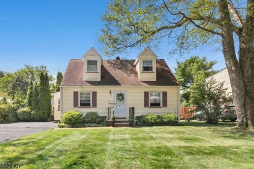 42 Alice Ln, Clark, NJ, 07066-1238 | Card Image