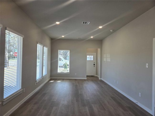 331 E Hull St, House other with 6 bedrooms, 6 bathrooms and null parking in Denison TX | Image 9