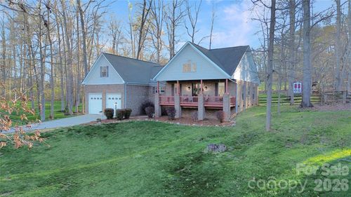 1520 Weatherwood Dr, Lincolnton, NC, 28092-8403 | Card Image