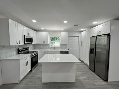 2801 Ave Q, Fort Pierce, FL, 34947 | Card Image