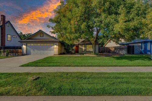 864 Elderwood Ln, Lemoore, CA, 93245-2182 | Card Image