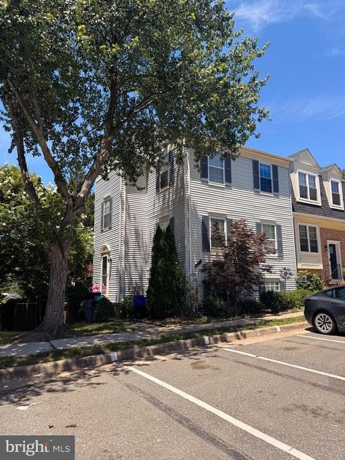 8818 Ridge Hollow Ct, SPRINGFIELD, VA, 22152-1424 | Card Image