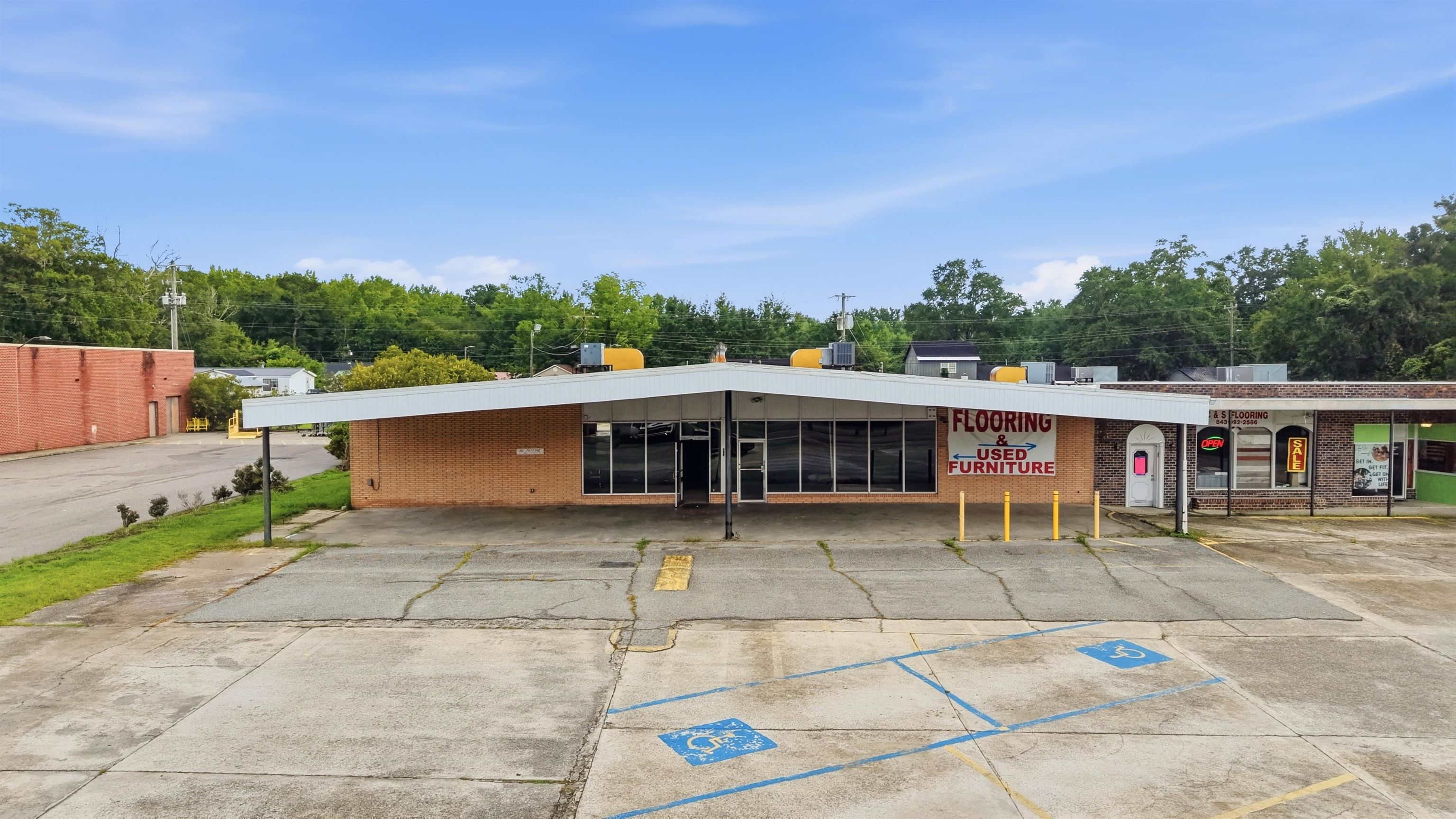 208 W Broadway St, Johnsonville, SC 29555