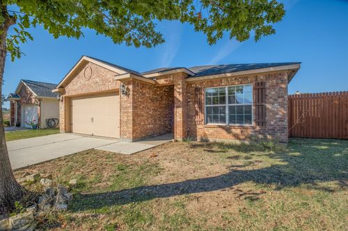 636 Noble Grove Ln, Fort Worth, TX, 76140-7537 | Card Image