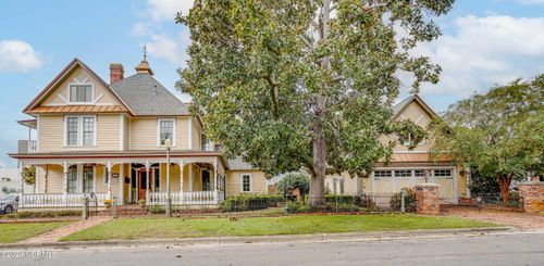 122 S Academy St, Washington, NC, 27889-5063 | Card Image