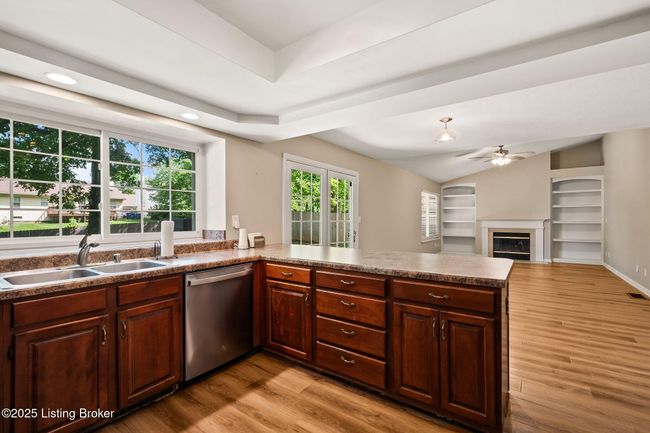 10707 Hickory Cove Ct, House other with 3 bedrooms, 4 bathrooms and null parking in Louisville KY | Image 13