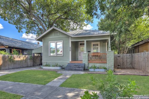 420 Devine St, San Antonio, TX, 78210-1504 | Card Image