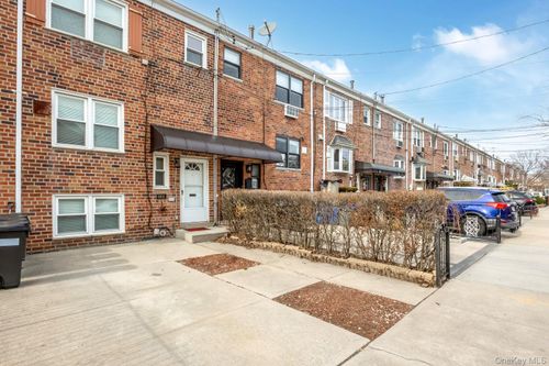 69-05 61st Rd, Middle Village, NY, 11379-1117 | Card Image