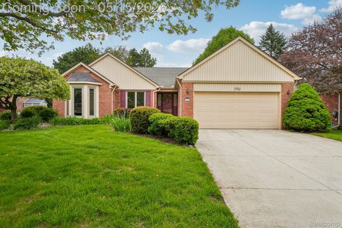 390 Buttercup Dr, Rochester Hills, MI, 48307-5209 | Card Image
