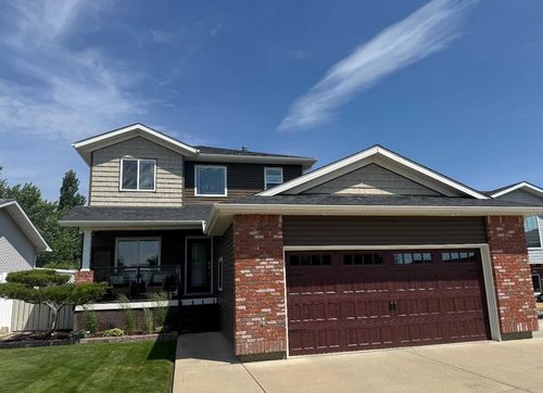 592 Hemingway Crescent Ne, Medicine Hat, AB, T1C1X4 | Card Image