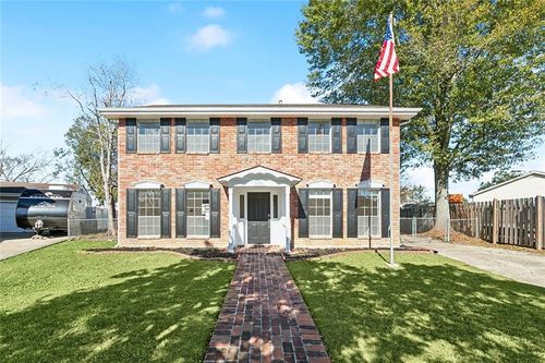 8221 Barocco Dr, Harahan, LA, 70123-4420 | Card Image