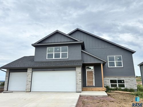 2720 S Copper Creek Ave, Sioux Falls, SD, 57110 | Card Image
