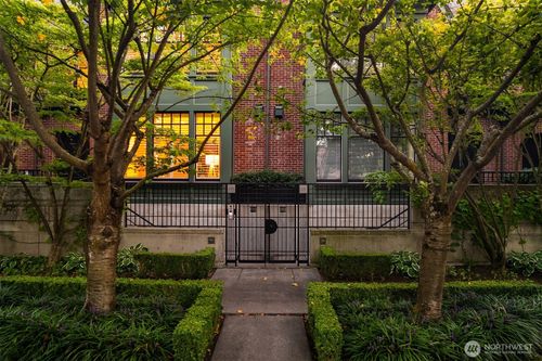 115 W Comstock St, Seattle, WA, 98119-3552 | Card Image