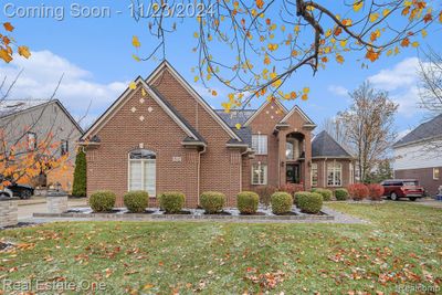 562 Springview Drive, Home with 4 bedrooms, 4 bathrooms and null parking in Rochester MI | Image 1