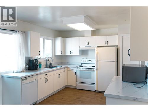 709 Chase Ave, Penticton, BC, V2A2H8 | Card Image