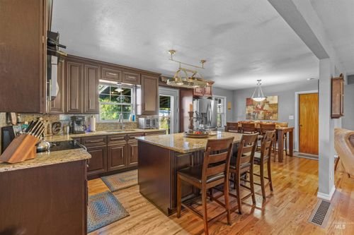1320 11th St, Clarkston, WA, 99403-2817 | Card Image