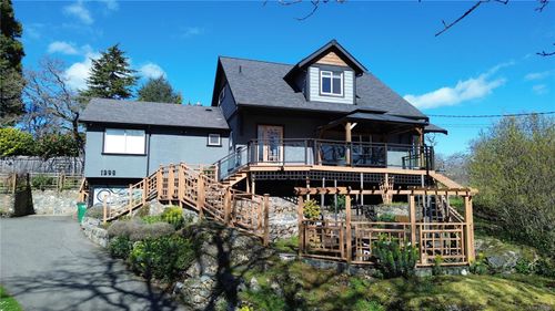 1298 Astoria St, Saanich, BC, V8P1W1 | Card Image