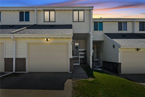 unit-18-51 29th Avenue Dr Sw, Cedar Rapids, IA, 52404-4262 | Card Image