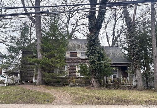 89 Linmouth Rd, Malverne, NY, 11565-2116 | Card Image