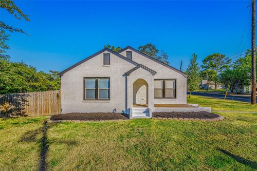 201 N Coulter Dr, Bryan, TX, 77803-4833 | Card Image