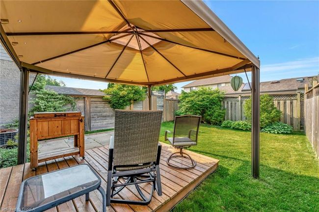 88 Foxborough Dr, Townhouse with 3 bedrooms, 2 bathrooms and 3 parking in Ancaster ON | Image 23