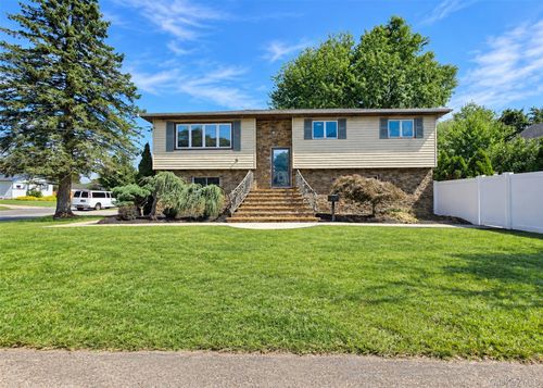 685 Carlls Path, Deer Park, NY, 11729-1630 | Card Image