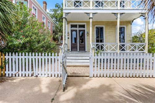 2002 Avenue K, Galveston, TX, 77550-4643 | Card Image