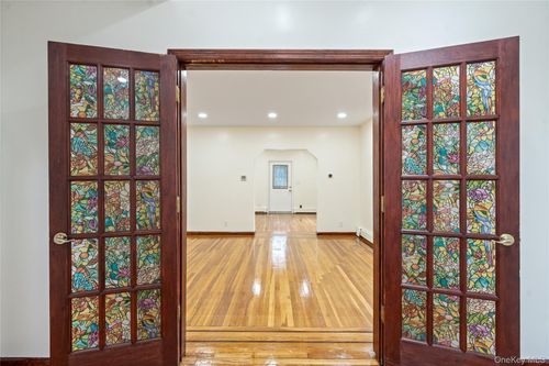 224 Bryant Ave, Floral Park, NY, 11001-1226 | Card Image