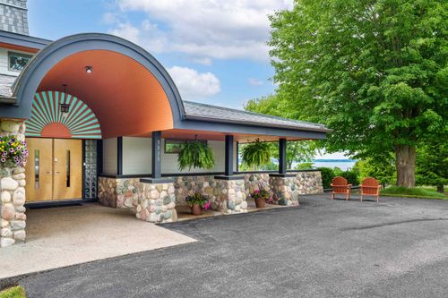 3333 Kirkridge Dr, Williamsburg, MI, 49690-9372 | Card Image