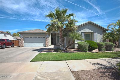 Excellent Curb Appeal ! | Image 1