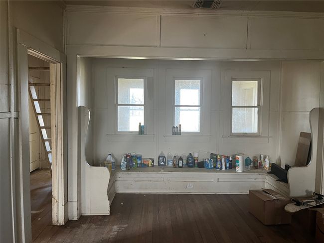 Built-in benches and storage, original wood flors | Image 4
