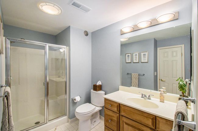 Full hall bath adjacent to laundry closet | Image 13