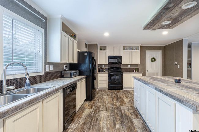 21167 Joe Paul Ln, House other with 4 bedrooms, 2 bathrooms and null parking in Chandler TX | Image 11