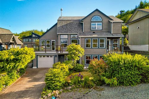 607 Pfeiffer Cres, Tofino, BC, V0R2Z0 | Card Image