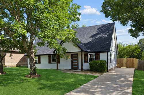 902 Melanie Ln, Keene, TX, 76059-2452 | Card Image