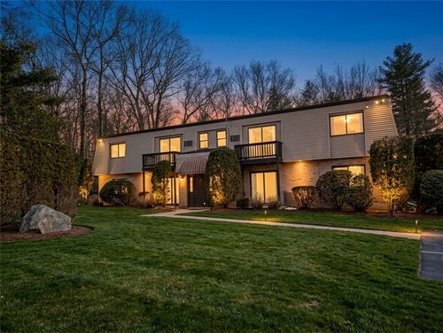 apt-2-15 Apple Valley Pkwy, Greenville, RI, 02828-2424 | Card Image