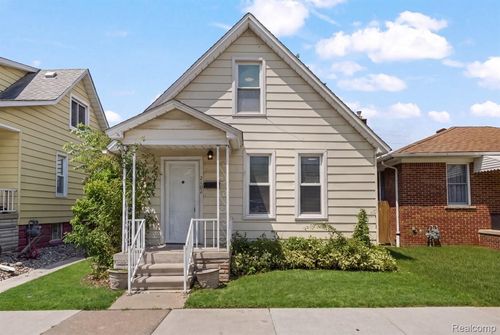 2104 11th St, Wyandotte, MI, 48192-3865 | Card Image