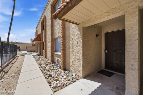 19-10411 N 11th Ave, Phoenix, AZ, 85021-2288 | Card Image