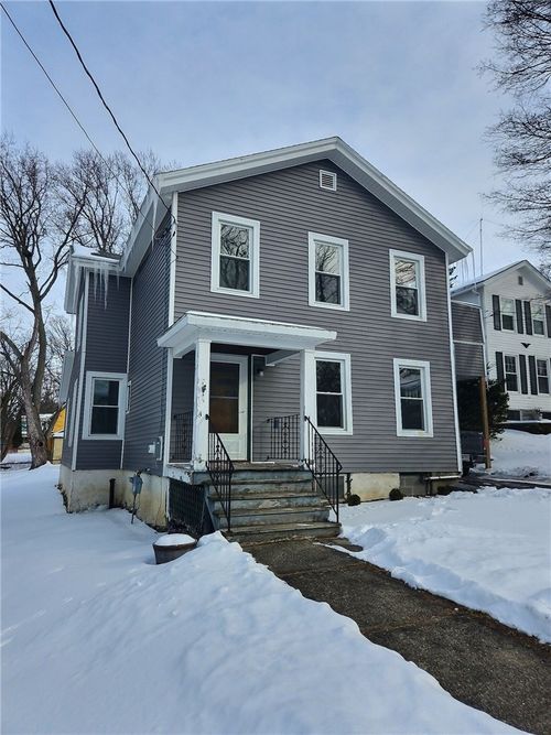 9 Park St, Union Springs, NY, 13160-2417 | Card Image