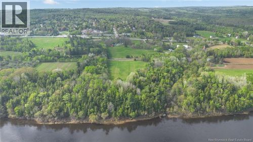 3175A Woodstock Rd, Fredericton, NB, E3C1R2 | Card Image