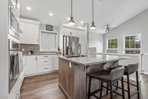 230 Mount Lorette Pl Se, Calgary, AB, T2Z2L9 | Card Image