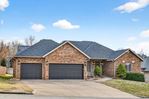 930 E Canterbury St, Springfield, MO, 65810-2864 | Card Image